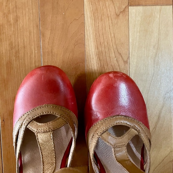 MIZ MOOZ Red Mary Jane Heels Size 6/36 - Picture 5 of 6